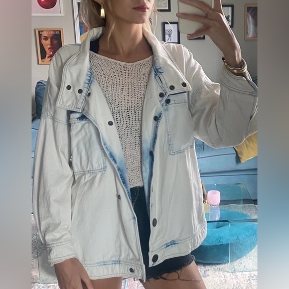Cabi oversized jean jacket. Bleach washed denim jacket size small ‘Drew’ Style - Picture 4 of 16